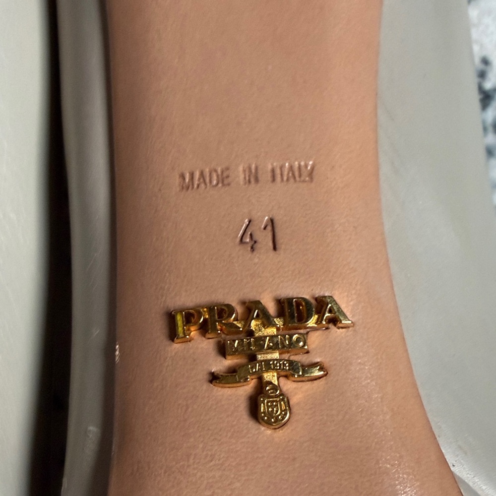 Prada Women's Beige Leather Heels - Picture 5 of 6